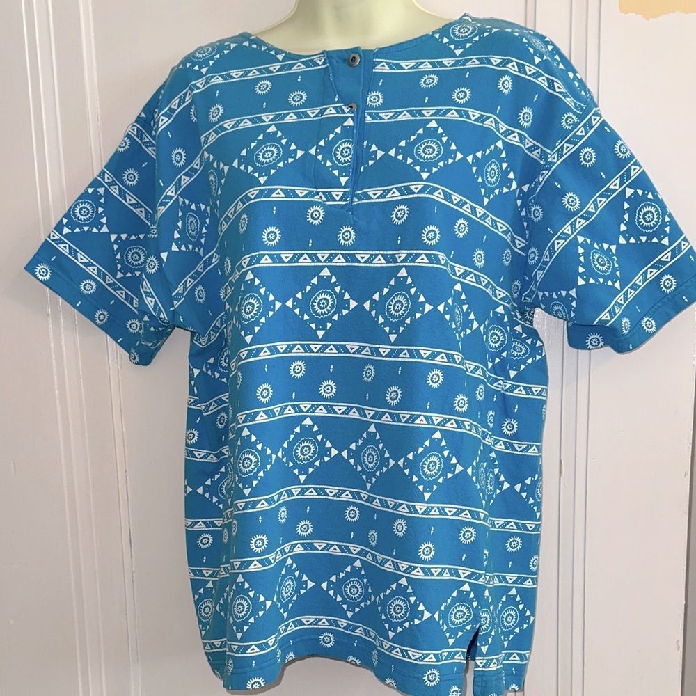 Vintageโ90s Westbound Turquoiseโ & White Geometric Short Sleeve Button Neck Top